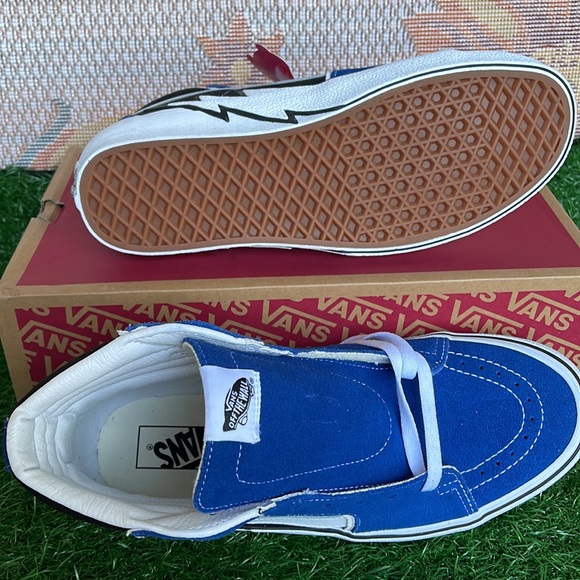 Vans Men’s Sk8-Hi Bolt
Suede/Canvas True Blue/BIack
VN0A5JIVTBB
Sneakers - Picture 4 of 16